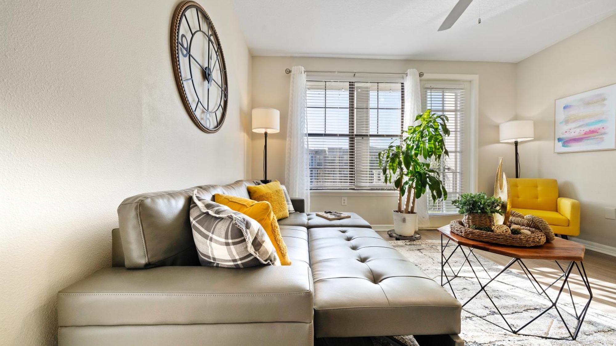 Apartment Urban 2br2ba Gem-near Airport *